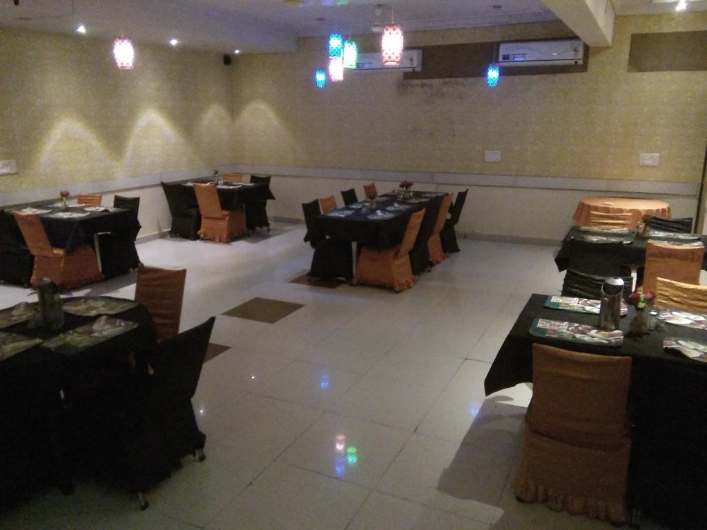 Hotel Golden Heritage Джайпур Екстериор снимка